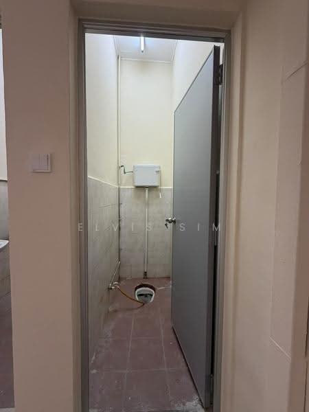 Rumah Teres 1-Tingkat untuk Disewa di Taman Johor Jaya (Johor Bahru) - Elvis Sim - Bathroom - PropertyGuru.com.my