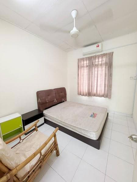 2-storey Terraced House for Sale in Taman Mount Austin (Tebrau) - Alan Tia - Bedroom - PropertyGuru.com.my