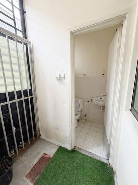 2-storey Terraced House for Sale in Taman Mount Austin (Tebrau) - Alan Tia - Bathroom - PropertyGuru.com.my