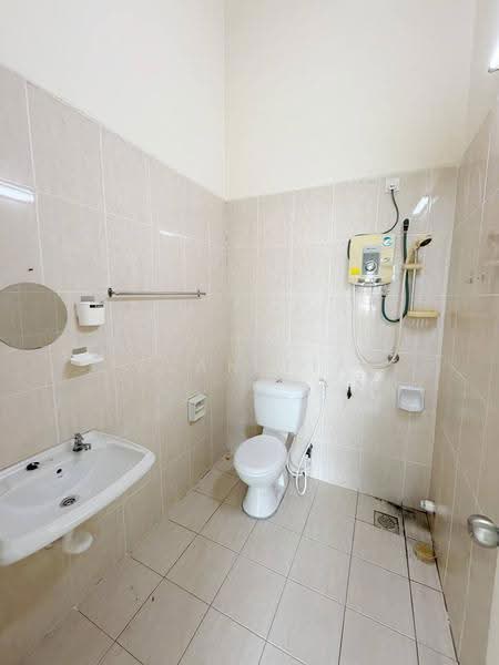 2-storey Terraced House for Sale in Taman Mount Austin (Tebrau) - Alan Tia - Bathroom - PropertyGuru.com.my