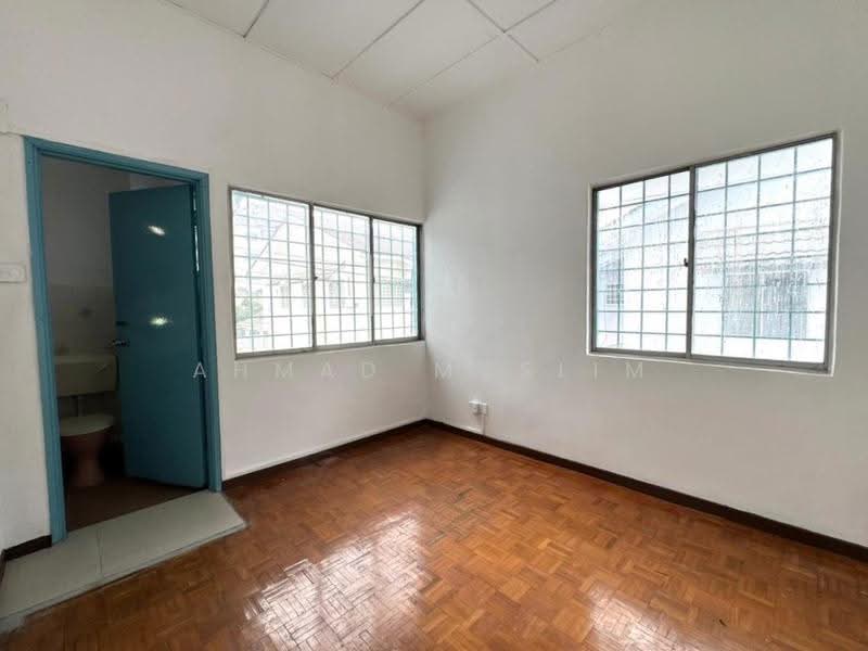 Rumah Teres 2-Tingkat untuk Dijual di BANDAR PUCHONG JAYA (Puchong) - Ahmad Muslim - Bathroom - PropertyGuru.com.my