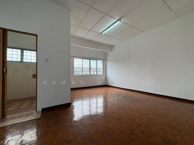 Rumah Teres 2-Tingkat untuk Dijual di BANDAR PUCHONG JAYA (Puchong) - Ahmad Muslim - Living Room - PropertyGuru.com.my