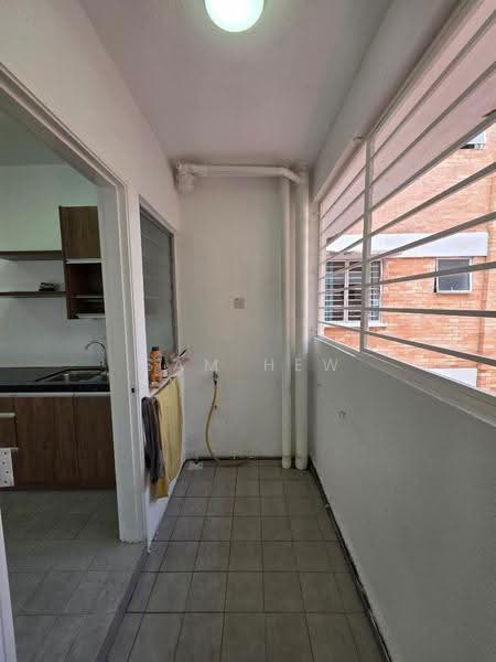 Pangsapuri untuk Disewa di Villa Residence - Sam Hew - Balcony - PropertyGuru.com.my