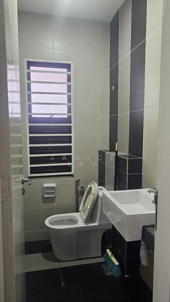 Rumah Teres untuk Dijual di Alam Damai (Cheras) - Janice Lau - Bathroom - PropertyGuru.com.my