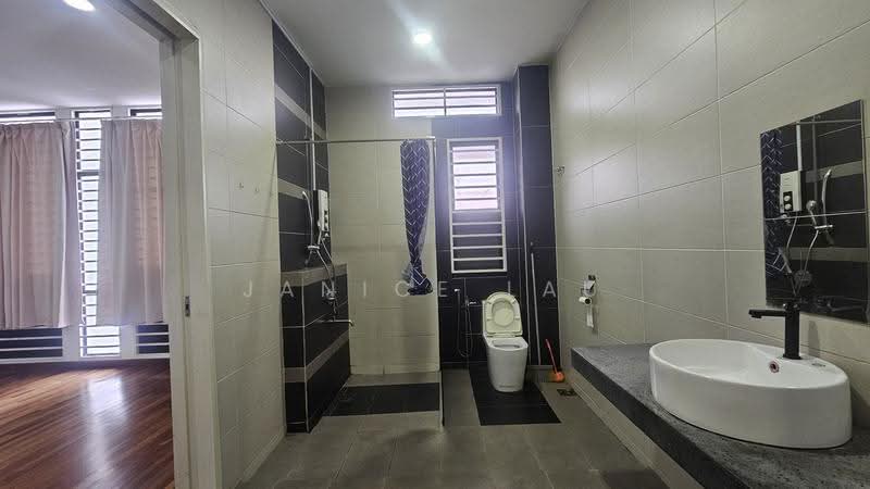 Rumah Teres untuk Dijual di Alam Damai (Cheras) - Janice Lau - Bathroom - PropertyGuru.com.my