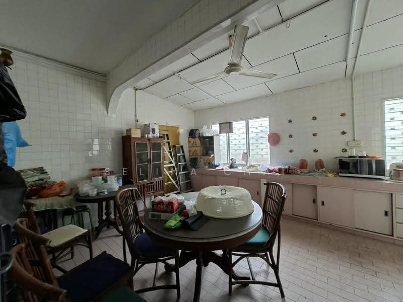 Bungalow House for Sale in Taman Cheras (Cheras) - Selina Chai - Kitchen - PropertyGuru.com.my