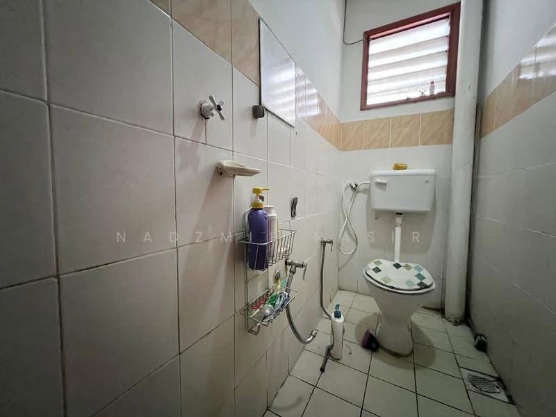 2-storey Terraced House for Sale in Lestari Putra (Seri Kembangan) - Nadzmie Nasir - Bathroom - PropertyGuru.com.my