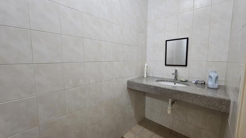 Rumah Teres untuk Dijual di Alam Damai (Cheras) - Janice Lau - Bathroom - PropertyGuru.com.my