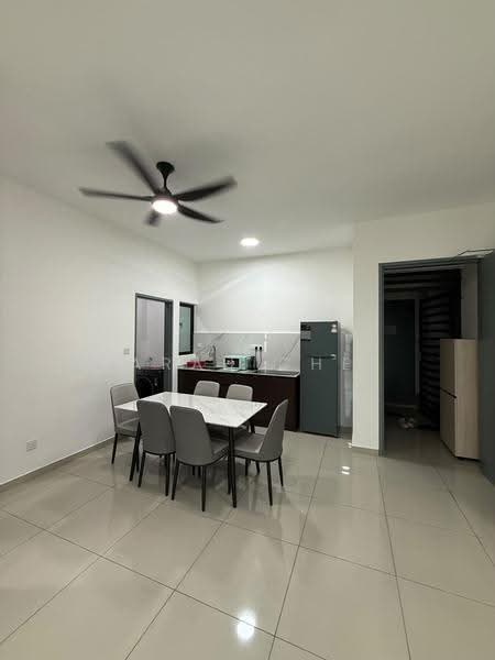 Kediaman Servis untuk Disewa di Parkland Residence @ Kajang 2 - Sarah Chee - Dining Room - PropertyGuru.com.my