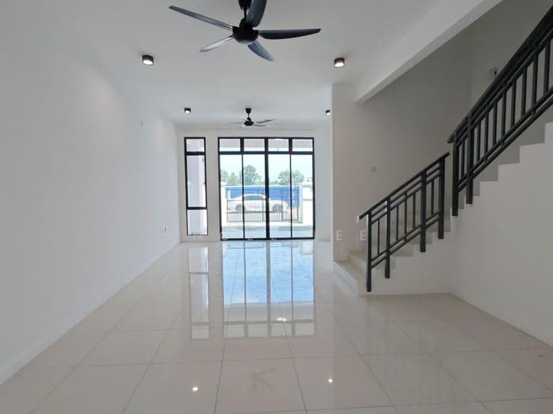 2-storey Terraced House for Rent in Bandar Dato Onn (Tebrau) - Angel Lee - Living Room - PropertyGuru.com.my