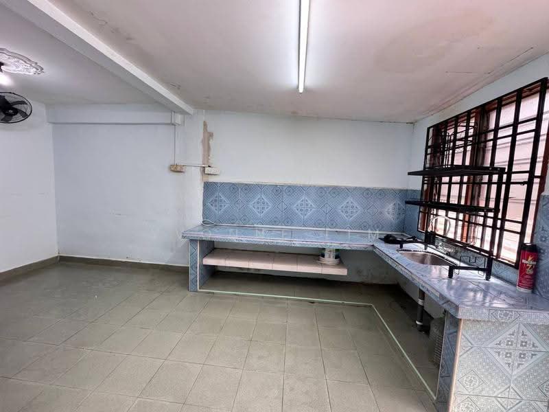 2-storey Terraced House for Sale in Bandar Baru Permas Jaya (Permas Jaya) - Yvonne Lim - Kitchen - PropertyGuru.com.my