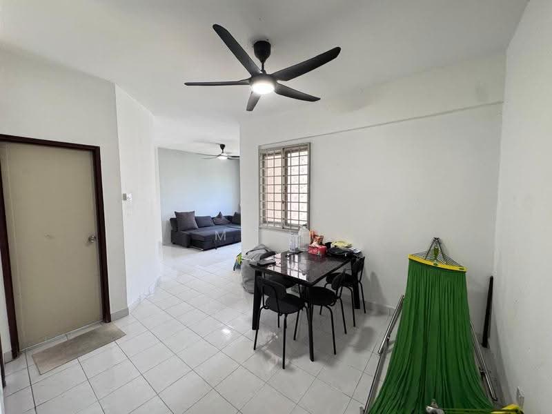 Pangsapuri untuk Dijual di Pangsapuri Persiaran Tanjung - Mr Lu - Living Room - PropertyGuru.com.my