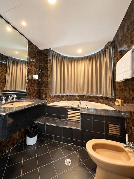 Kondominium untuk Disewa di Silverton Condominium - Andrew Chong - Bathroom - PropertyGuru.com.my