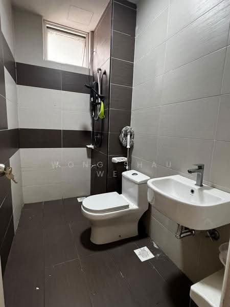 Kondominium untuk Disewa di M Condominium @ Larkin - Wong Shau Wei - Bathroom - PropertyGuru.com.my