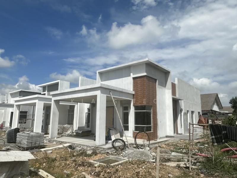 Semi-Detached House for Sale in Kampung Jalan Kebun (Shah Alam) - Klaus Teo - Exterior - PropertyGuru.com.my