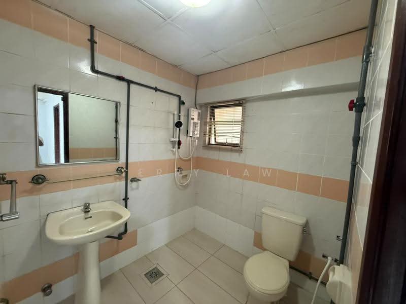 Condominium for Sale at Villa Puteri - Terry Law - Bathroom - PropertyGuru.com.my