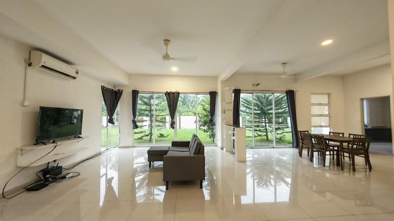 Bungalow House for Rent in Taman Equine (Seri Kembangan) - June Tan - Living Room - PropertyGuru.com.my