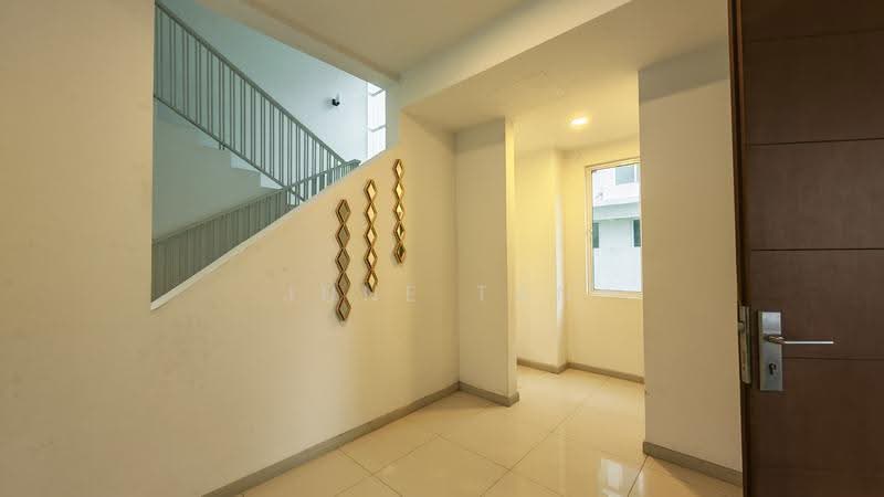Bungalow House for Rent in Taman Equine (Seri Kembangan) - June Tan - Corridor - PropertyGuru.com.my