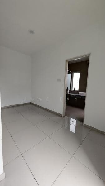 Bungalow House for Rent in Taman Equine (Seri Kembangan) - June Tan - Bathroom - PropertyGuru.com.my