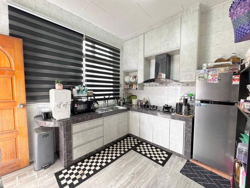 1-storey Terraced House for Sale in Bandar Rinching Seksyen 2 (Semenyih) - Ahmad Luqman - Kitchen - PropertyGuru.com.my