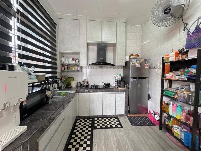 1-storey Terraced House for Sale in Bandar Rinching Seksyen 2 (Semenyih) - Ahmad Luqman - Kitchen - PropertyGuru.com.my
