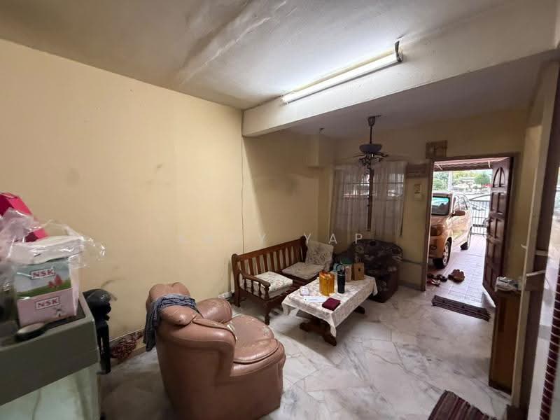 Rumah Teres untuk Dijual di Taman Bersatu (Rawang) - Andy Yap - Living Room - PropertyGuru.com.my