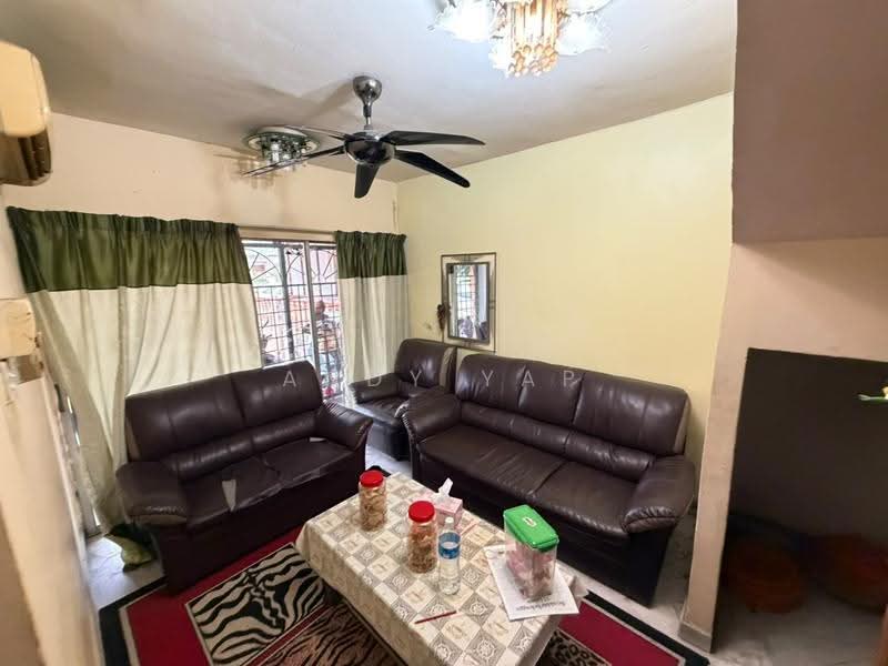 Rumah Teres untuk Dijual di Taman Bersatu (Rawang) - Andy Yap - Living Room - PropertyGuru.com.my