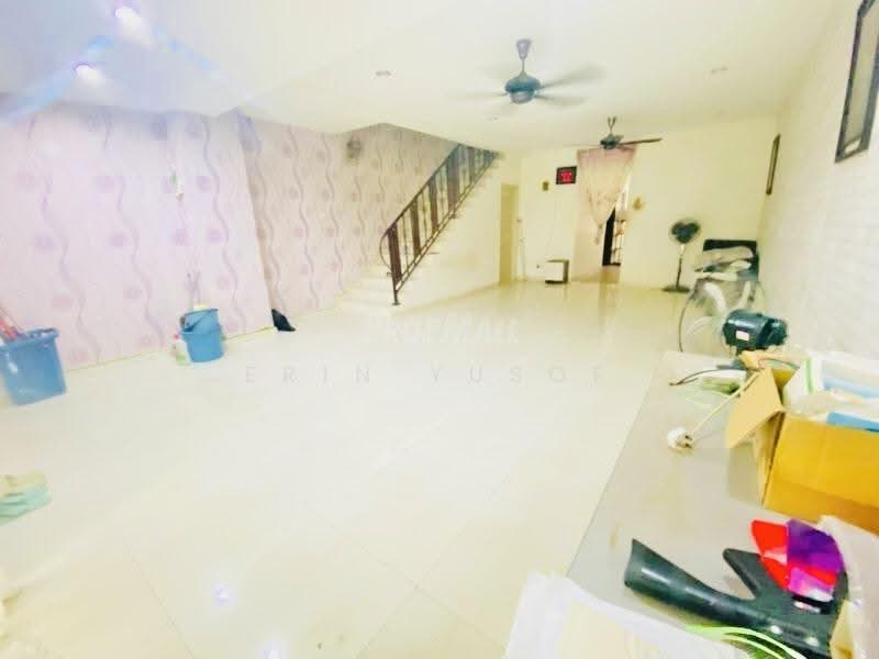 Rumah Teres untuk Dijual di Taman Prima Saujana (Kajang) - Erin Yusof - Living Room - PropertyGuru.com.my