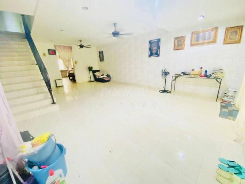 Rumah Teres untuk Dijual di Taman Prima Saujana (Kajang) - Erin Yusof - Living Room - PropertyGuru.com.my