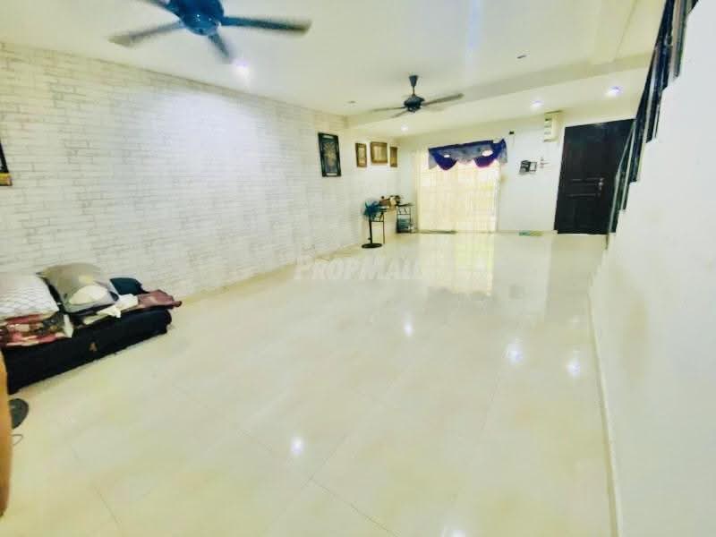 Rumah Teres untuk Dijual di Taman Prima Saujana (Kajang) - Erin Yusof - Living Room - PropertyGuru.com.my