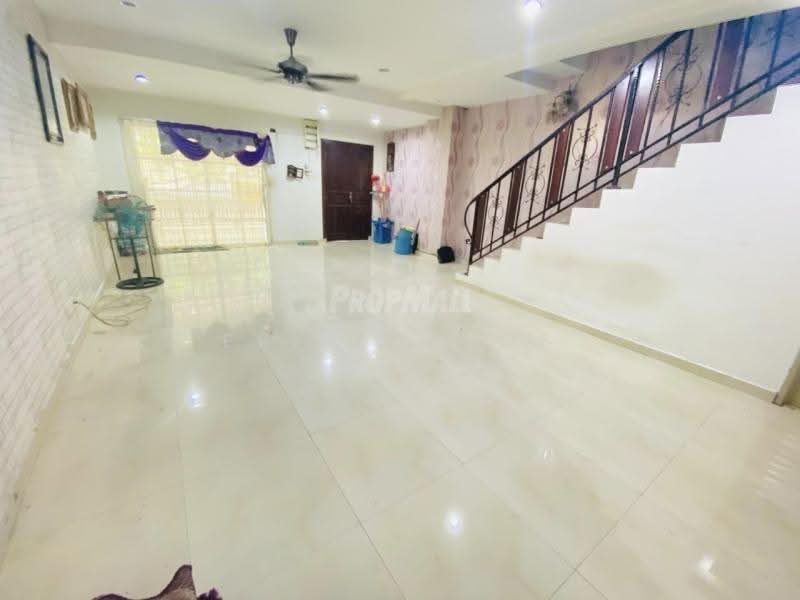 Rumah Teres untuk Dijual di Taman Prima Saujana (Kajang) - Erin Yusof - Living Room - PropertyGuru.com.my