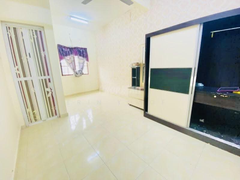 Rumah Teres untuk Dijual di Taman Prima Saujana (Kajang) - Erin Yusof - Living Room - PropertyGuru.com.my