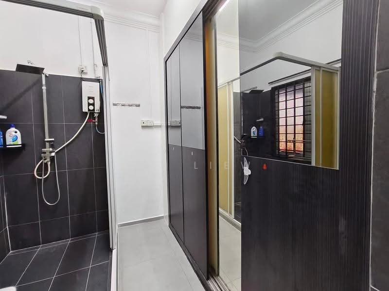Rumah Teres 2-Tingkat untuk Disewa di Taman Putri Kulai (Kulai) - Ken Liew - Bathroom - PropertyGuru.com.my