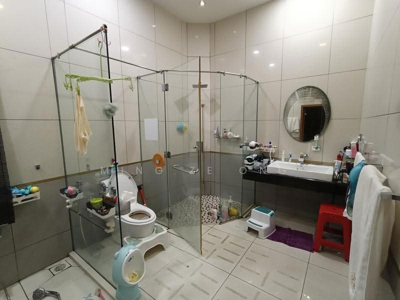 Bungalow House for Sale in Bandar Botanic (Klang) - Ming Ze Ong - Bathroom - PropertyGuru.com.my