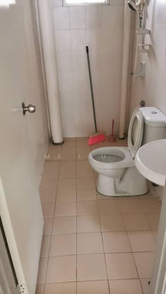 Kediaman Servis untuk Dijual di Putra Majestik - Ms Lau. - Bathroom - PropertyGuru.com.my