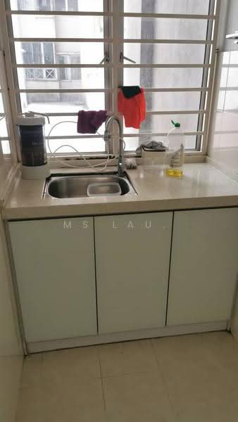 Kediaman Servis untuk Dijual di Putra Majestik - Ms Lau. - Kitchen - PropertyGuru.com.my