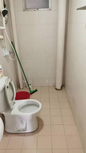 Kediaman Servis untuk Dijual di Putra Majestik - Ms Lau. - Bathroom - PropertyGuru.com.my