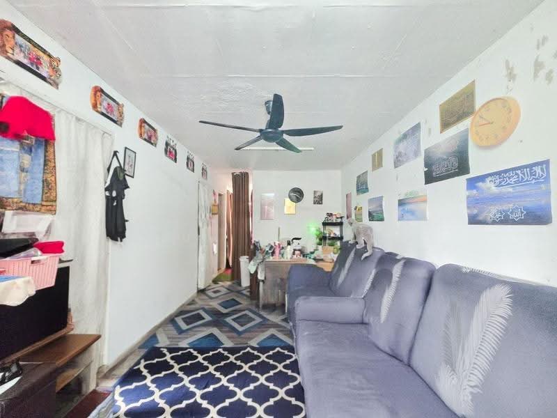 Rumah Flat untuk Dijual di PPR Seri Malaysia - Zul Syafiq - Living Room - PropertyGuru.com.my