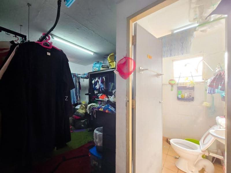 Rumah Flat untuk Dijual di PPR Seri Malaysia - Zul Syafiq - Bathroom - PropertyGuru.com.my