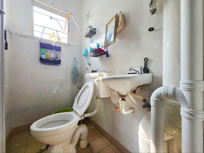 Rumah Flat untuk Dijual di PPR Seri Malaysia - Zul Syafiq - Bathroom - PropertyGuru.com.my