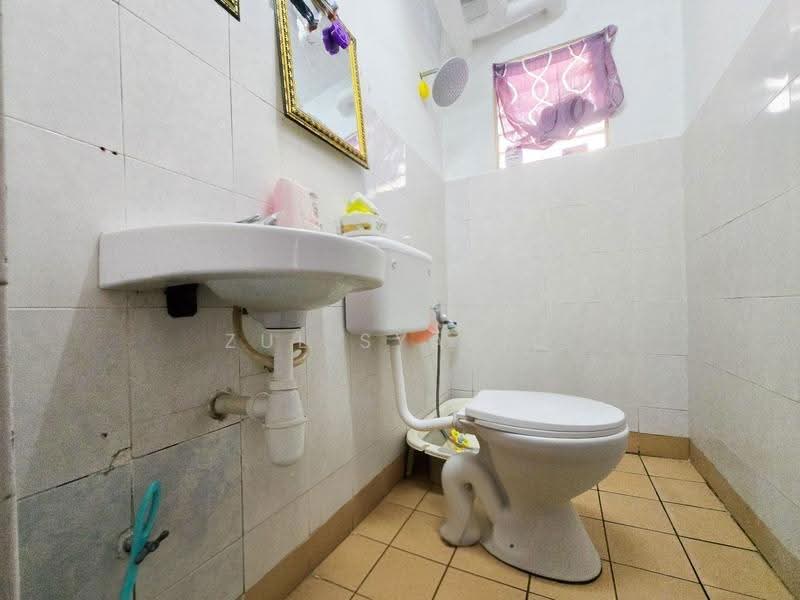 Rumah Flat untuk Dijual di PPR Seri Malaysia - Zul Syafiq - Bathroom - PropertyGuru.com.my