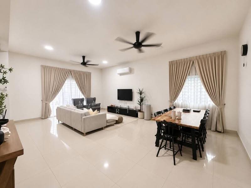 Rumah Teres 2-Tingkat untuk Dijual di Jenjarom (Selangor) - Ahmad Ikhwan Arif - Living Room - PropertyGuru.com.my