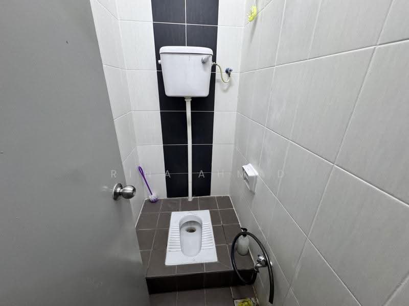 Shop / Office for Sale in Kajang (Selangor) - Rina Ahmad - Bathroom - PropertyGuru.com.my