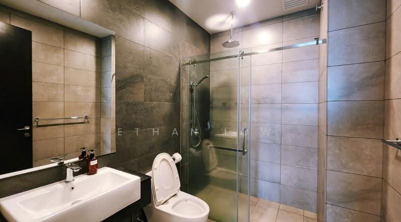 Kediaman Servis untuk Dijual di Emerald 9 - Ethan Low - Bathroom - PropertyGuru.com.my