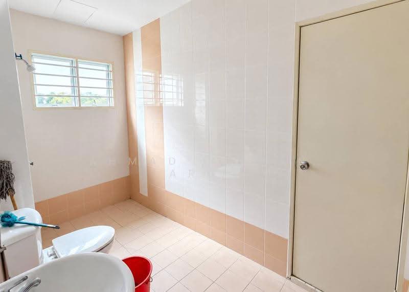 Rumah Teres 2-Tingkat untuk Dijual di Bandar Seri Putra (Bangi) - Ahmad Ikhwan Arif - Bathroom - PropertyGuru.com.my