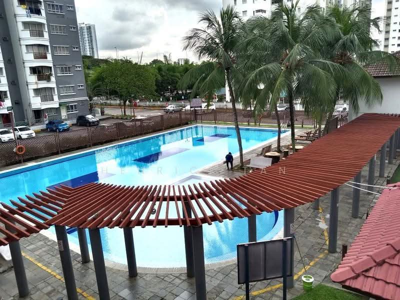 Kondominium untuk Dijual di Endah Ria - Henrick Tan - Pool - PropertyGuru.com.my