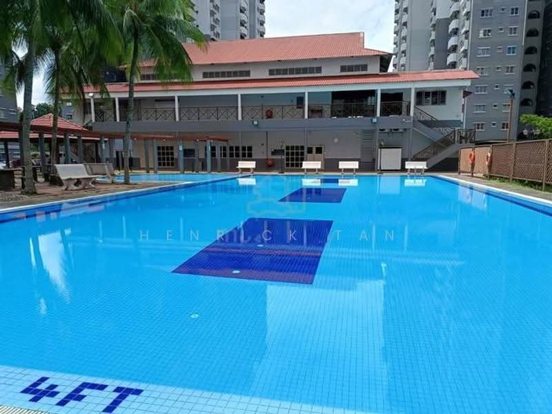 Kondominium untuk Dijual di Endah Ria - Henrick Tan - Pool - PropertyGuru.com.my