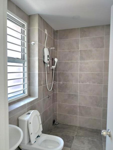 Rumah Teres 2-Tingkat untuk Dijual di Bandar Rimbayu (Telok Panglima Garang) - Henrick Tan - Bathroom - PropertyGuru.com.my