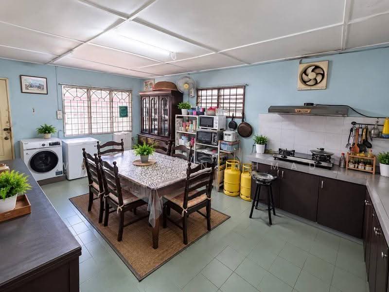 2-storey Terraced House for Sale in Bukit Idaman (Selayang) - Wan Azlan Ahmad - Kitchen - PropertyGuru.com.my