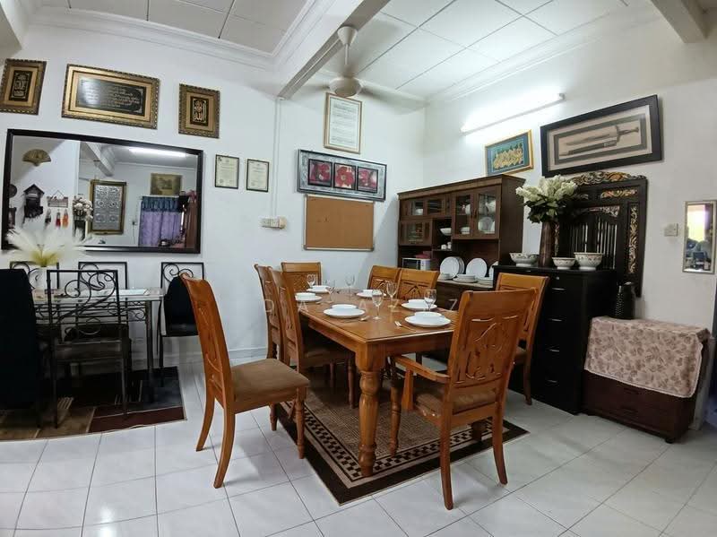 2-storey Terraced House for Sale in Taman Kolam Air (Johor Bahru) - Ida Aziz - Dining Room - PropertyGuru.com.my